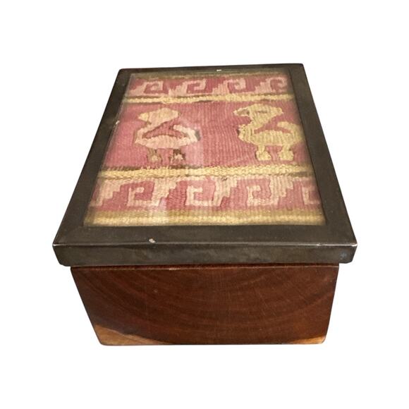 Vintage Rosewood Box with Pre
Columbian Fabric in Glass - Picture 10 of 10